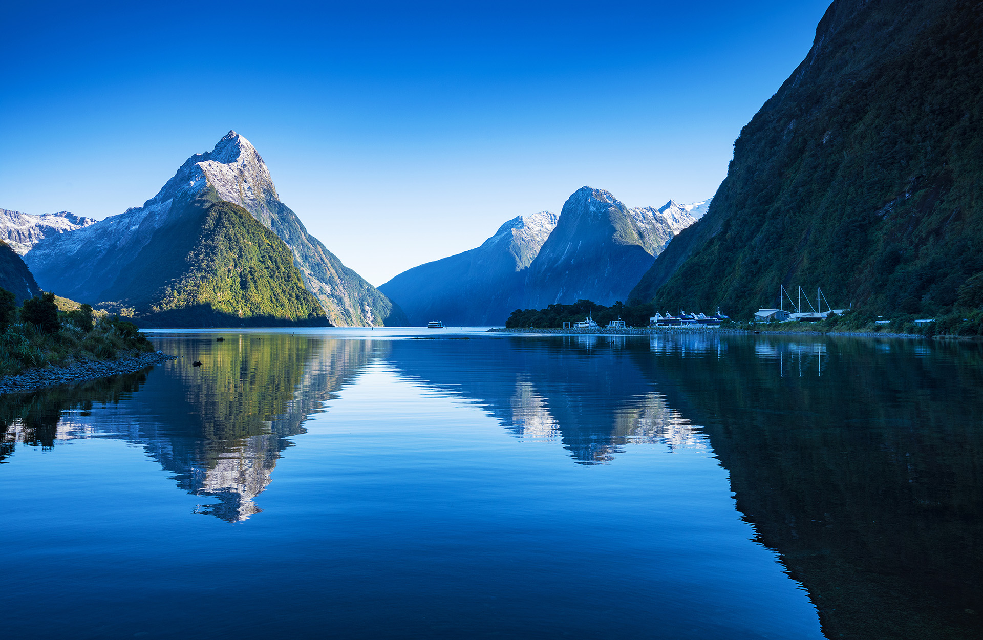 Visiting Milford Sound in Autumn Milford Sound in Autumn
